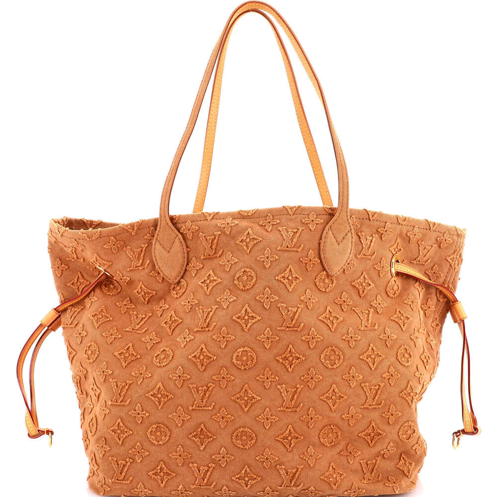 Louis Vuitton MM Neverfull Tote